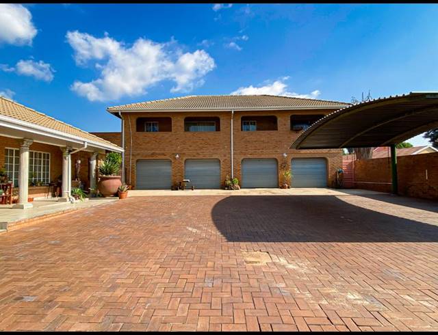 7 BEDROOM HOUSE FOR SALE IN KEMPTON PARK EXT 04
